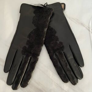 Danier Ladies Leather & Lace Gloves - Size L NWT